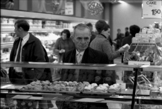 Man at the bakery stall in the shopping center Spreitenbach, 1970
