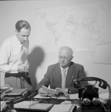 FIFA General Secretariat on Bahnhofstrasse 77, Zurich: Kurt Gassmann (R), 1954