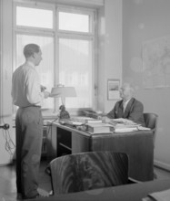 FIFA General Secretariat on Bahnhofstrasse 77, Zurich: Kurt Gassmann (R), 1954