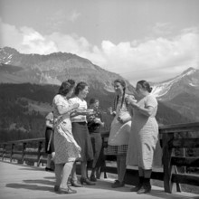 Outdoor tea break at school for household in Casoja, 1940