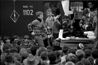 Fundraising campaign in favour ot flood victims in Italy, 1966