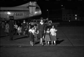 Children from Orleansville, Algeria arriving in Kloten, 1963