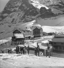 Course of ski instructors at Kleine Scheidegg, 1941