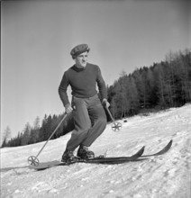 Ski instructor shows proper way to ski, Davos 1940