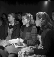 Girls learning to phone, Zurich around 1950