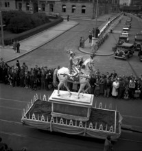 Theater day Zurich 1938: parade float