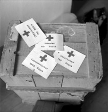 Winterhilfe, stocked linen goods 1945