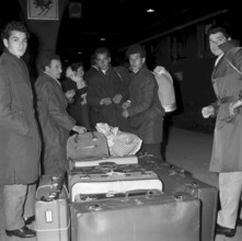 Zurich, italian workers leaving for their home country before christmas, 1961