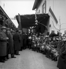 Galmiz: People celebrate the railway Payerne - Lyss electrification 1944