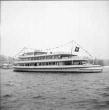 Inaugural voyage of the ship ""Linth"" on Lake Zurich 1952