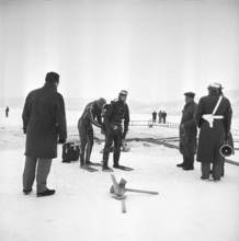 Truck accident 1963: Truck falls into the frozen lake of Hallwil, diver