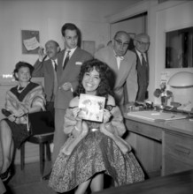 Yvonne Carre singing main part in ""The black pearl"", Bernhard Theatre Zurich 1961