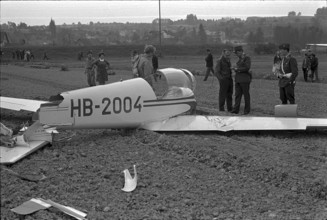Glider Swiss Championship in Amlikon 1970: Crashed motor glider