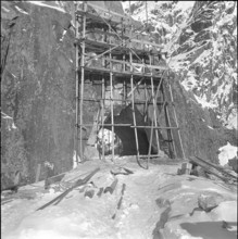 Schollenen ravine, bridge under construction, centering 1955