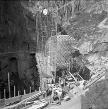 Schollenen ravine, bridge under construction, centering 1955