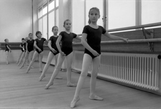 Ballet school Geneva 1973. lesson, exercise at barre, bar