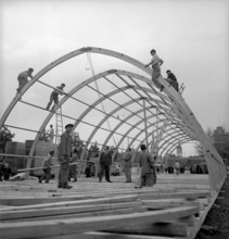 Construction of a temporary hall for ICRC travelling exhibition, Zurich 1945
