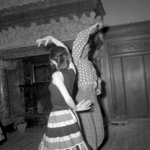 Flamenco dancer Jose de Udaeta giving a lesson, Zurich 1957
