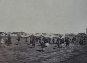New Year's procession with a dragon in Mukden Art album Manchuria Russo-Japanese War 1906