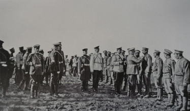General Linevich awards insignia to enlisted soldiers Photo by Gusev