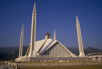 PAKISTAN, Islamabad, Faisal Mosque with a minaret at each corner