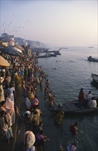 INDIA, Utter Pradesh, Varanasi, Crowds of people on the banks of the Ganges during Sivaratri