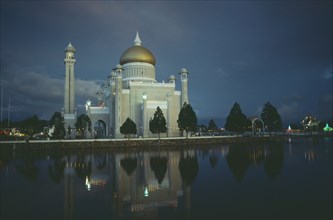 BRUNEI, Bandar Seri Begawan, "Omar Ali Saifuddin Mosque, exterior view reflected in water