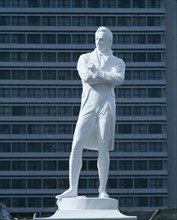SINGAPORE, Colonial District, Statue of Sir Stamford Raffles.