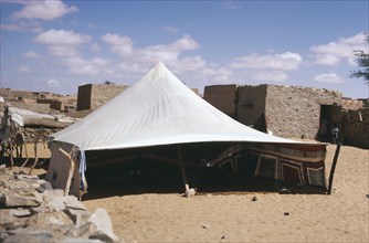 MAURITANIA, Chinguetti, NOT IN LIBRARY Tent pitched near old buildings