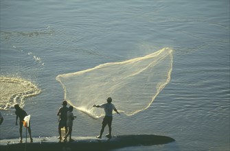BRAZIL, Amazon, Rio Madeira, Fishermen casting net