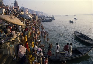 INDIA, Uttar Pradesh, Varanasi, Crowded banks of the Ganges River during Sivaratri Festival