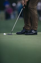 10013177 SPORT Ball Games Golf Steve Ballesteros putting on green