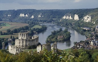 FRANCE, Normandy, Eure, Les Andelys.  View over the river Seine and Chateau Gaillard