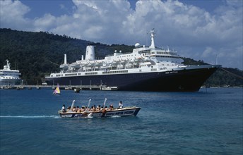 WEST INDIES, Jamaica, Ocho Rios, Tourist boat full of passegers passing cruise ship moored in