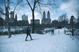 USA, New York , Manhattan, Skiers in Central Park