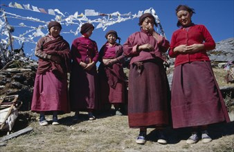 NEPAL, Lamjhpa Pass, Five Buddhist Nuns
