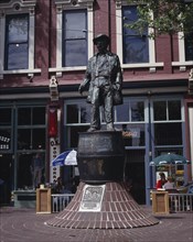 CANADA, British Columbia, Vancouver, Gastown. Bronze statue of Gassy Jack the father of Gastown