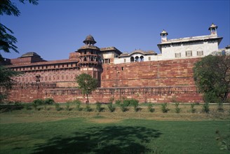 INDIA, Uttar Pradesh, Old Delhi, Red Fort and garden outside