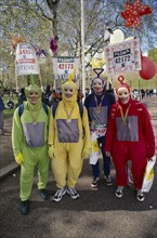 10086925 SPORT Athletics  London Marathon Runners dressed as the Teletubbies.
