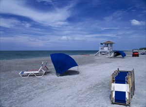 USA, Florida , Sarasota, Lido Beach. Blue Sun Loungers and Lifeguard Hut on sandy beach