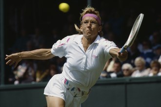 10097832 SPORT Ball Games Tennis  Martina Navratilova stretching for return during match at Wimbledon