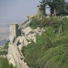 PORTUGAL, Estremadura, Sintra , The walls of Mouros castle castellated