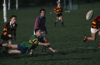 10098941 SPORT  Ball Games Rugby Junior Rugby Game
