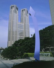 JAPAN, Honshu, Tokyo, The Tokyo Metopolitan Goverment buildding in Shinjuku with a blue modern