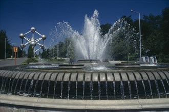 BELGIUM, Brabant  , Brussels, Atomium and fountain
