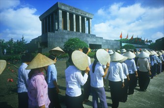 VIETNAM, Hanoi, Long line of pilgrims visiting Ho Chi Minh’s Mausoleum to commemorate his birthday