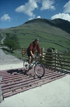 10086713 SPORT   Cycling Man mountain biking