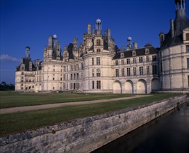 FRANCE, Loire Valley, Loire-et-Cher, Chambord Palace seen from across water and formal gardens