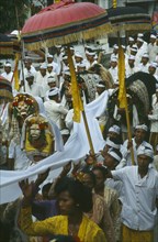 INDONESIA, Bali, Ubud, Religious procession from one temple to another