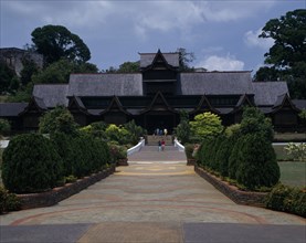 MALAYSIA, Penin East Coast, Malacca, The Sultans Palace. Tourist walking along the entrance path